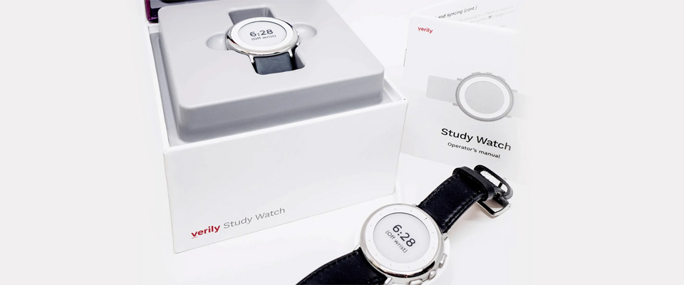 Verily Study Watch in its packaging